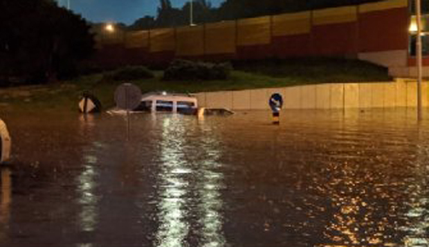 Незапамћено невреме у Београду: Цео град под водом, најкритичније на Сајму и Аутокоманди (ВИДЕО)